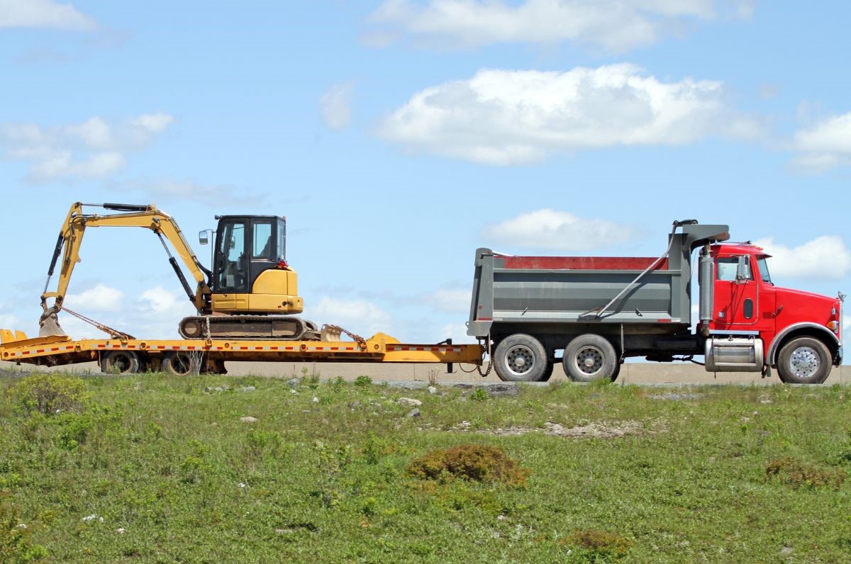 this image shows heavy-duty towing in Sunrise, FL